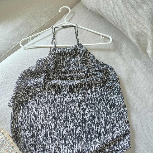 Black and white halter top with ruffles - Picture 3 of 4